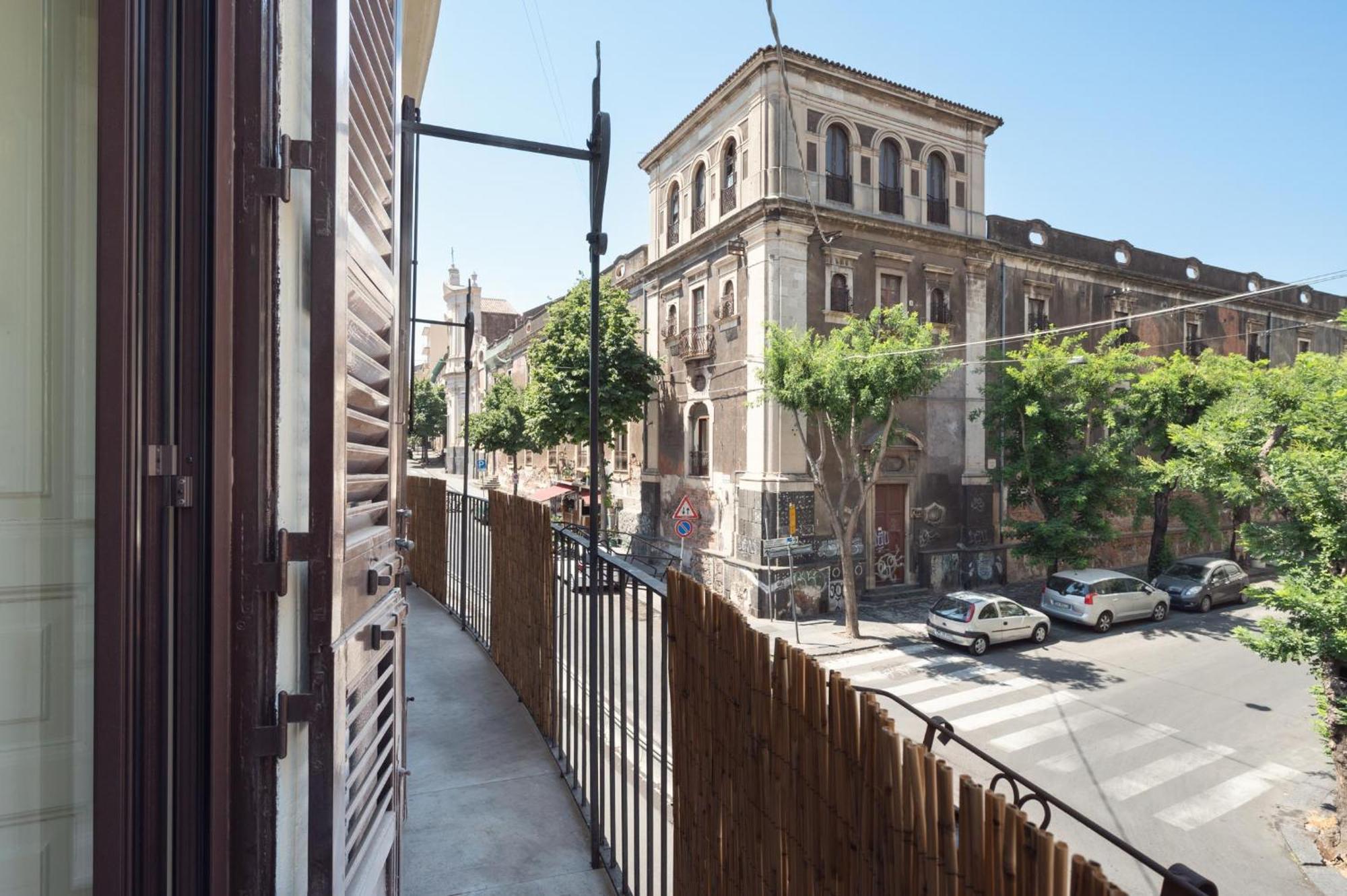 Terra Dell'Etna Apartment Catania Ngoại thất bức ảnh